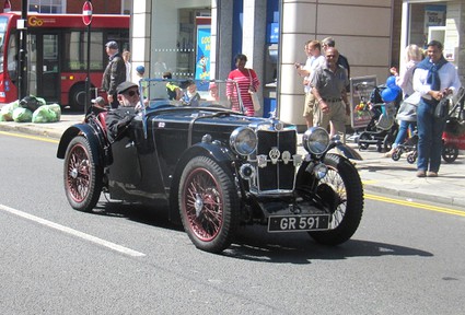classic car -- if you can identify it, please let the webmaster know