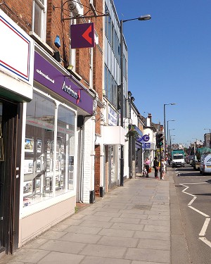 pavement in the High Street to be widened